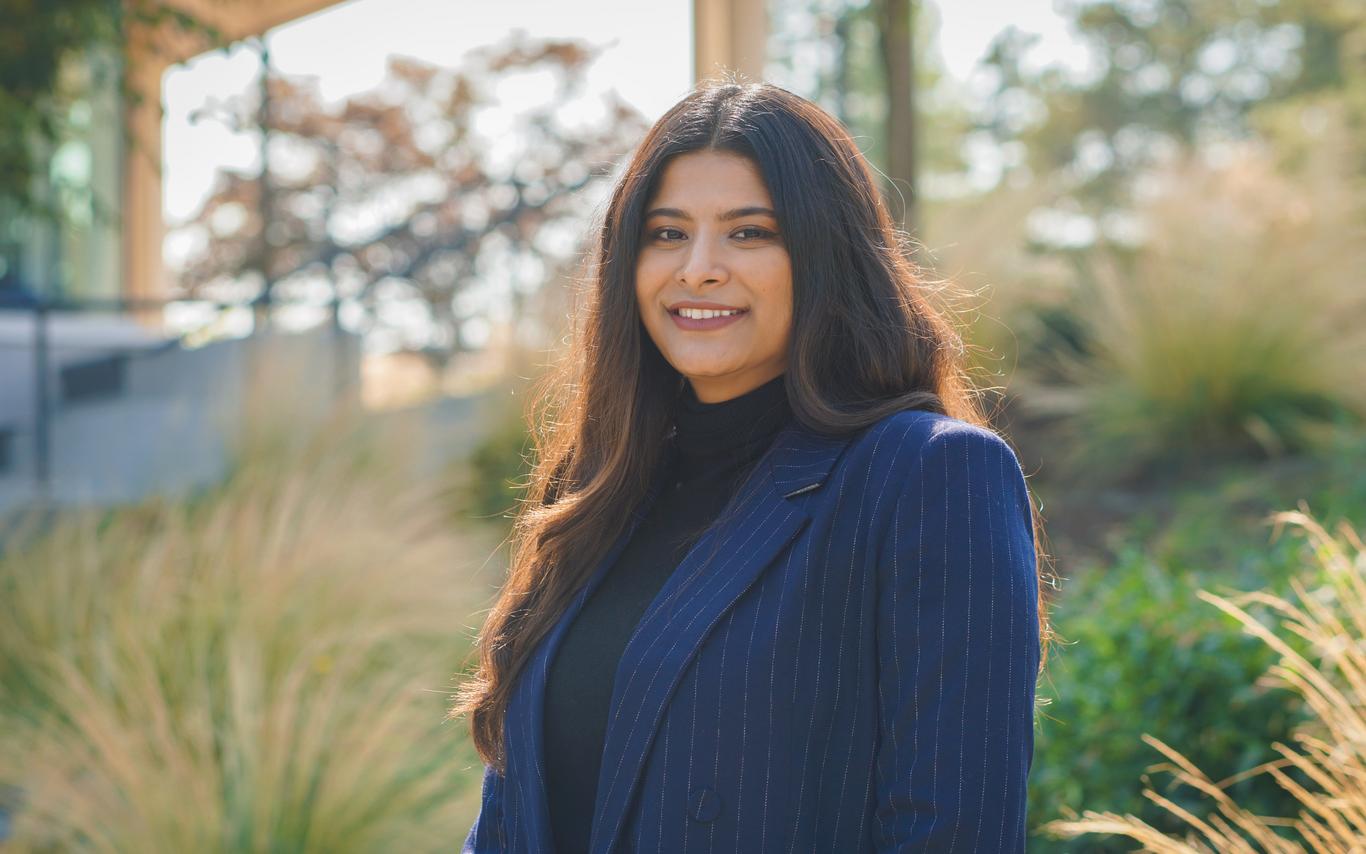 Headshot of Tharini outside